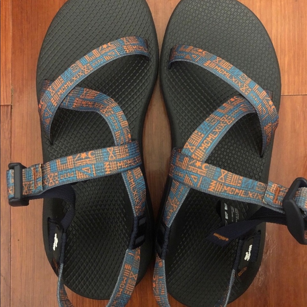 CHACOS // BRAND NEW // NEVER WORN